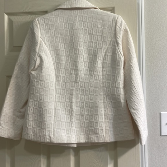 Woman's coat - Picture 4 of 4